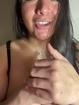 Snapshot of BustiBunny69 chatting on February 18, 5:20 am BustiBunny69 online show from February 18, 5:20 am