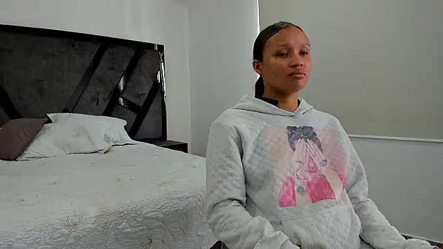 Snapshot of AnnieAndStefan chatting on December 17, 12:54 pm AnnieAndStefan online show from December 17, 12:54 pm