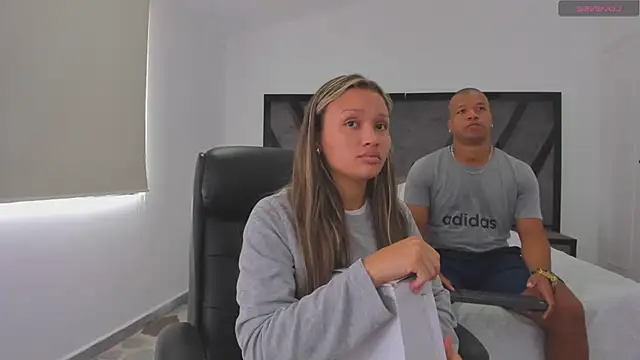 Snapshot of AnnieAndStefan chatting on February 4, 4:08 pm AnnieAndStefan online show from February 4, 4:08 pm