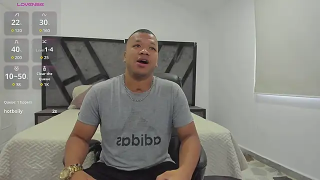 Snapshot of AnnieAndStefan chatting on February 22, 11:46 am AnnieAndStefan online show from February 22, 11:46 am