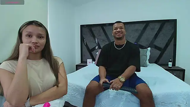 Snapshot of AnnieAndStefan chatting on March 13, 12:46 pm AnnieAndStefan online show from March 13, 12:46 pm