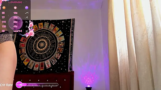 luna del rey  online show from December 13, 4:49 pm