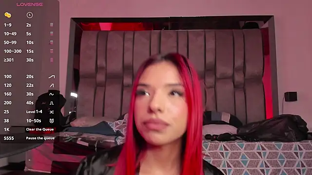 Emmily Savage online show from December 21, 8:18 am