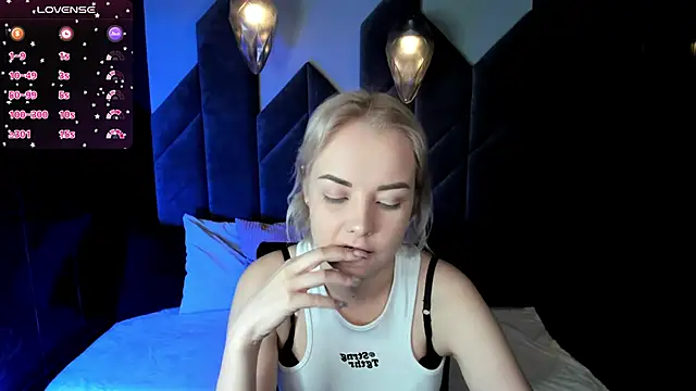 StephanieSweety online show from February 18, 1:44 pm