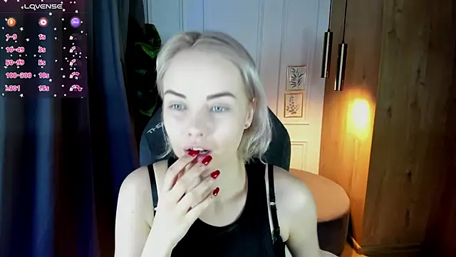 StephanieSweety online show from March 7, 5:29 am