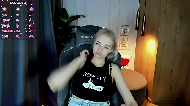 StephanieSweety online show from March 7, 8:56 am