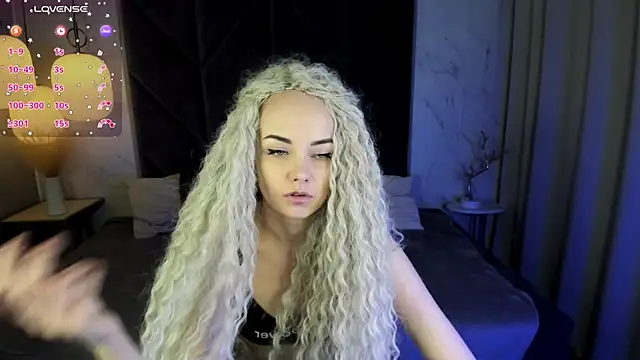 StephanieSweety online show from March 17, 4:54 pm