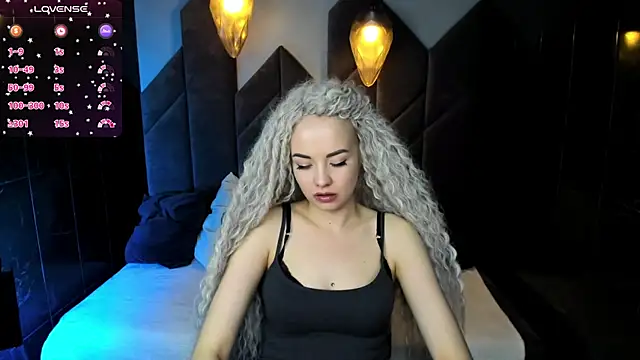 StephanieSweety online show from March 18, 4:48 pm