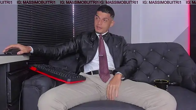 Snapshot of massimo_g chatting on November 22, 1:32 pm massimo g online show from November 22, 1:32 pm