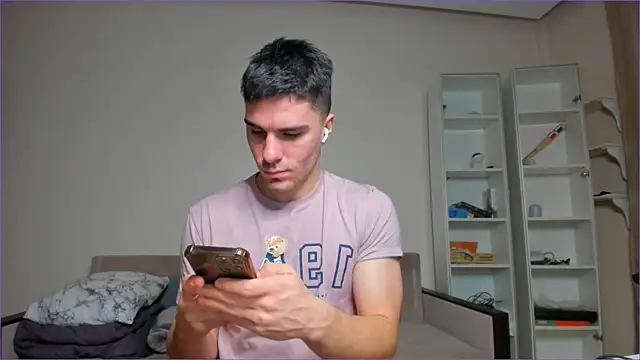 Snapshot of sam_huston chatting on February 16, 4:42 am sam huston online show from February 16, 4:42 am