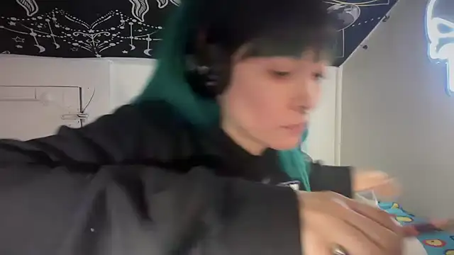 Snapshot of FRRANNKIE chatting on December 24, 12:00 am FRRANNKIE online show from December 24, 12:00 am