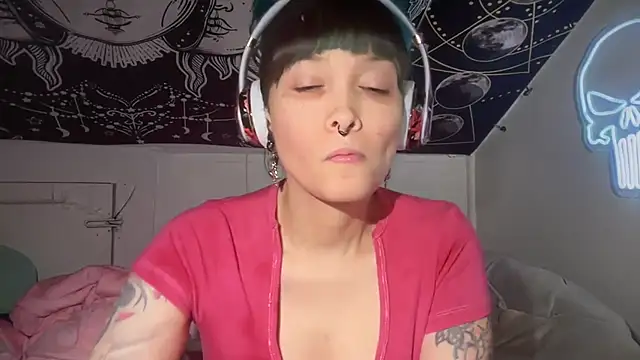 Snapshot of FRRANNKIE chatting on January 2, 4:30 am FRRANNKIE online show from January 2, 4:30 am