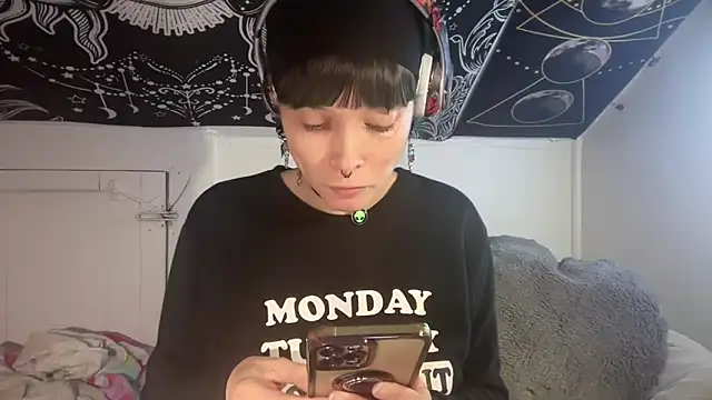 Snapshot of FRRANNKIE chatting on January 4, 5:37 am FRRANNKIE online show from January 4, 5:37 am