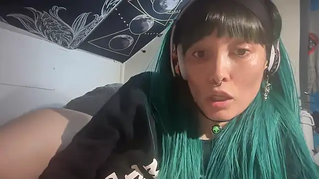 Snapshot of FRRANNKIE chatting on January 4, 8:39 am FRRANNKIE online show from January 4, 8:39 am