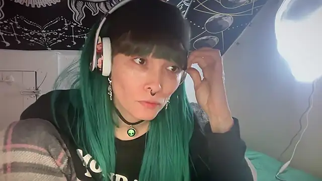 Snapshot of FRRANNKIE chatting on January 4, 11:43 am FRRANNKIE online show from January 4, 11:43 am