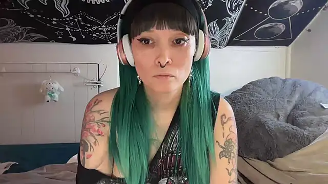 Snapshot of FRRANNKIE chatting on February 2, 12:02 pm FRRANNKIE online show from February 2, 12:02 pm