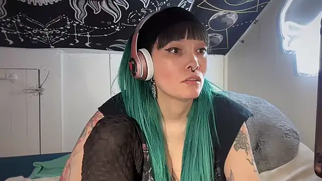 Snapshot of FRRANNKIE chatting on February 2, 6:20 pm FRRANNKIE online show from February 2, 6:20 pm