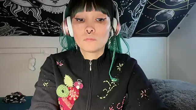 Snapshot of FRRANNKIE chatting on February 5, 5:31 pm FRRANNKIE online show from February 5, 5:31 pm