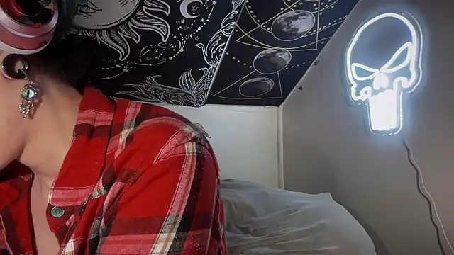 Snapshot of FRRANNKIE chatting on February 16, 2:53 am FRRANNKIE online show from February 16, 2:53 am