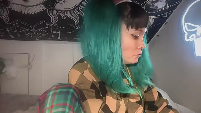 Snapshot of FRRANNKIE chatting on February 18, 7:54 am FRRANNKIE online show from February 18, 7:54 am