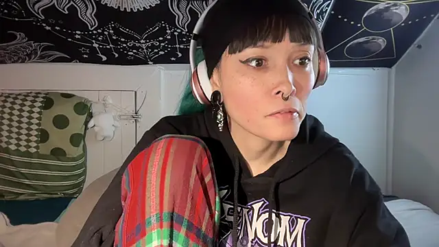 Snapshot of FRRANNKIE chatting on February 21, 1:22 pm FRRANNKIE online show from February 21, 1:22 pm