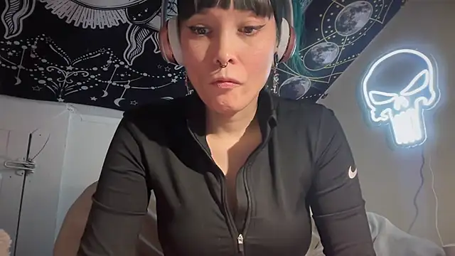 Snapshot of FRRANNKIE chatting on February 23, 3:40 pm FRRANNKIE online show from February 23, 3:40 pm