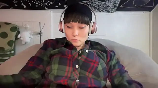 Snapshot of FRRANNKIE chatting on February 25, 4:21 pm FRRANNKIE online show from February 25, 4:21 pm