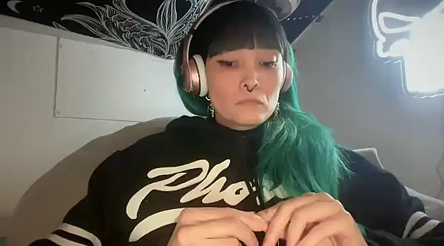 Snapshot of FRRANNKIE chatting on February 28, 1:58 pm FRRANNKIE online show from February 28, 1:58 pm