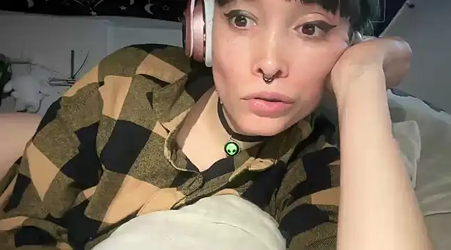 Snapshot of FRRANNKIE chatting on March 1, 6:32 pm FRRANNKIE online show from March 1, 6:32 pm