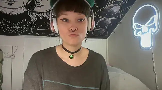 Snapshot of FRRANNKIE chatting on March 19, 9:17 am FRRANNKIE online show from March 19, 9:17 am