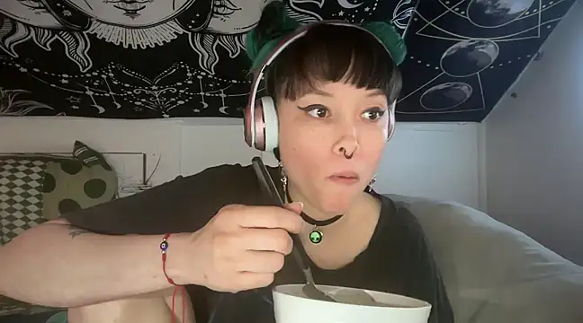 Snapshot of FRRANNKIE chatting on March 19, 12:23 pm FRRANNKIE online show from March 19, 12:23 pm