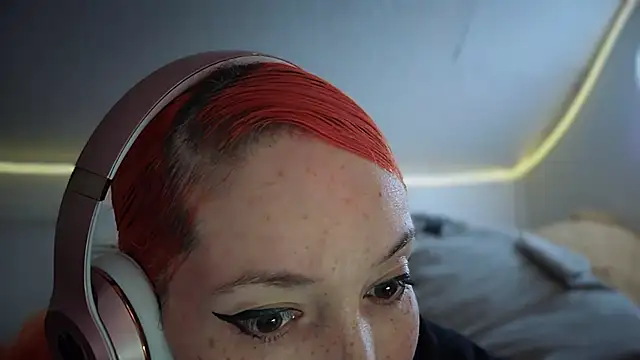 Snapshot of FRRANNKIE chatting on October 7, 6:38 pm FRRANNKIE online show from October 7, 6:38 pm