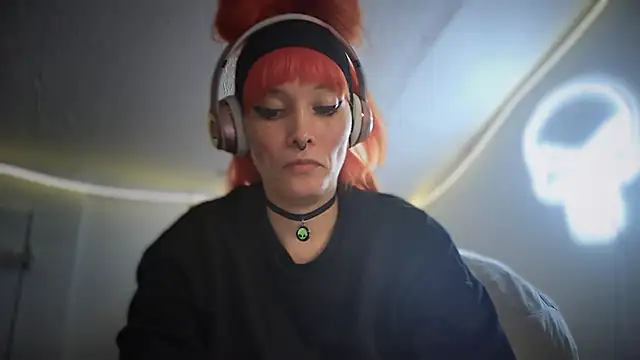 Snapshot of FRRANNKIE chatting on October 19, 8:09 pm FRRANNKIE online show from October 19, 8:09 pm