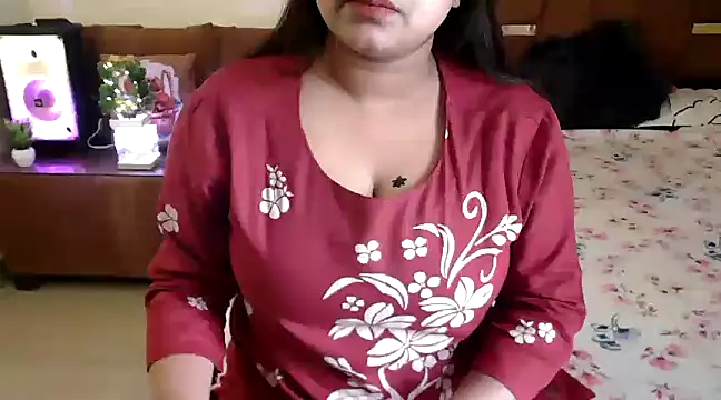 Snapshot of shivi_moto chatting on February 2, 6:26 am shivi moto online show from February 2, 6:26 am