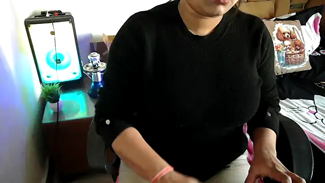 Snapshot of shivi_moto chatting on February 8, 5:40 am shivi moto online show from February 8, 5:40 am