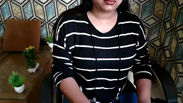 Snapshot of shivi_moto chatting on February 18, 6:48 am shivi moto online show from February 18, 6:48 am