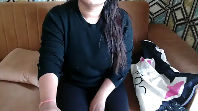 Snapshot of shivi_moto chatting on February 23, 6:39 am shivi moto online show from February 23, 6:39 am