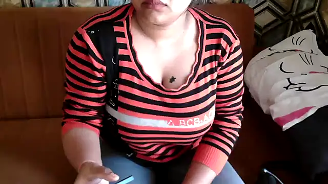 Snapshot of shivi_moto chatting on February 24, 9:32 am shivi moto online show from February 24, 9:32 am