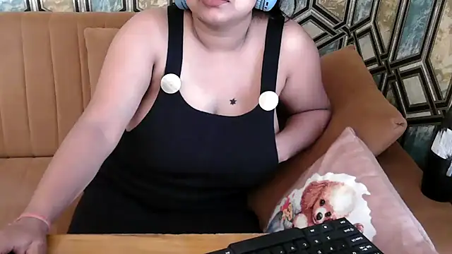 Snapshot of shivi_moto chatting on March 8, 9:06 am shivi moto online show from March 8, 9:06 am