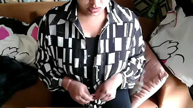 Snapshot of shivi_moto chatting on March 10, 5:54 am shivi moto online show from March 10, 5:54 am