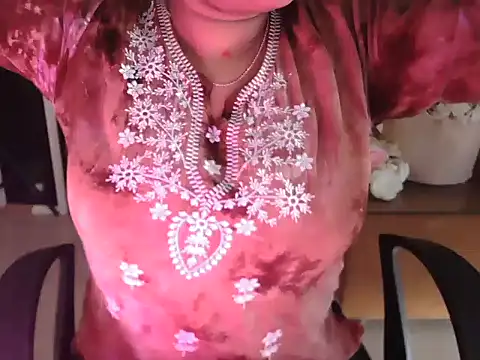 Snapshot of shivi_moto chatting on September 25, 5:22 am shivi moto online show from September 25, 5:22 am