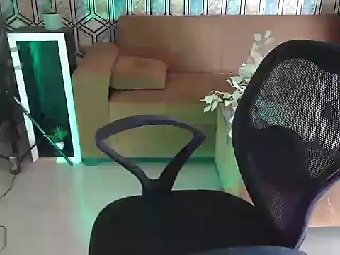 Snapshot of shivi_moto chatting on September 29, 5:12 am shivi moto online show from September 29, 5:12 am