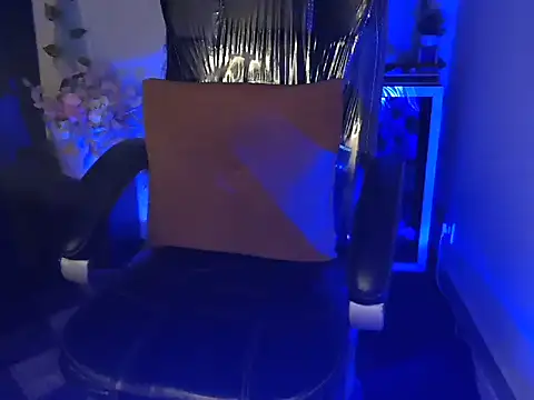 Snapshot of shivi_moto chatting on December 5, 5:27 am shivi moto online show from December 5, 5:27 am