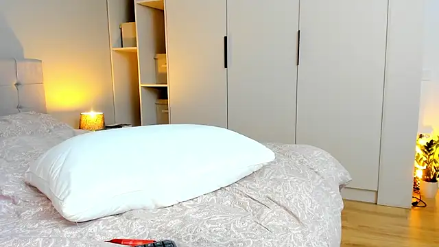 june desire online show from February 9, 5:01 pm