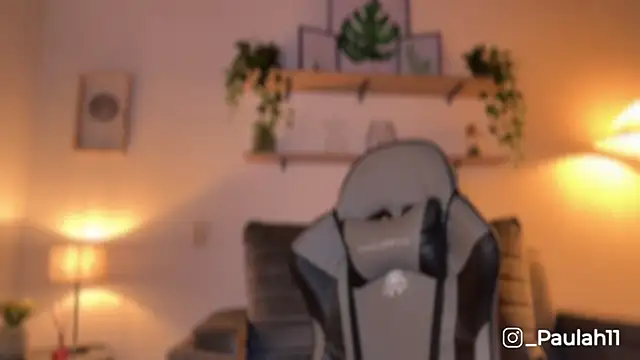 Snapshot of Paulah_x chatting on October 18, 7:47 pm Paulah x online show from October 18, 7:47 pm