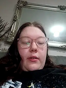 Sexycurvyemilyy online show from November 20, 6:40 pm