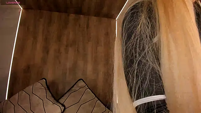 SophiePalmer online show from March 18, 11:08 am