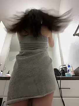 Snapshot of Natur4lBeautyb33 chatting on December 10, 7:43 pm Natur4lBeautyb33 online show from December 10, 7:43 pm