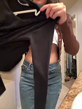 Snapshot of Natur4lBeautyb33 chatting on November 19, 10:43 pm Natur4lBeautyb33 online show from November 19, 10:43 pm