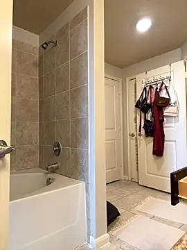 Snapshot of Natur4lBeautyb33 chatting on December 16, 8:36 pm Natur4lBeautyb33 online show from December 16, 8:36 pm